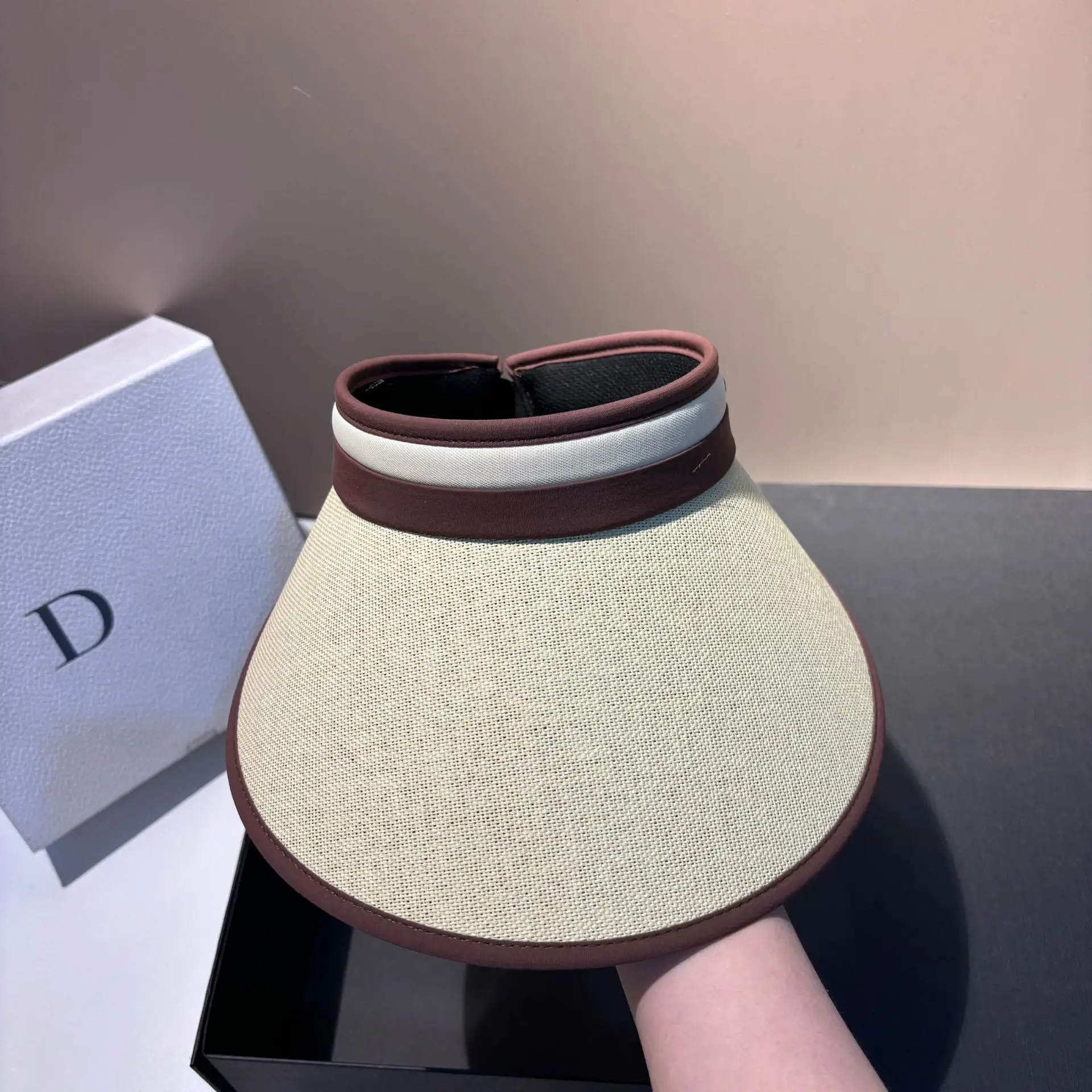 قبعة نسائية مخططة من الفينيل بحافة كبيرة للصيف للحماية من الأشعة فوق البنفسجية، نوع عصابة رأس مجوفة للشاطئ، مظلة خارجية قابلة للطي