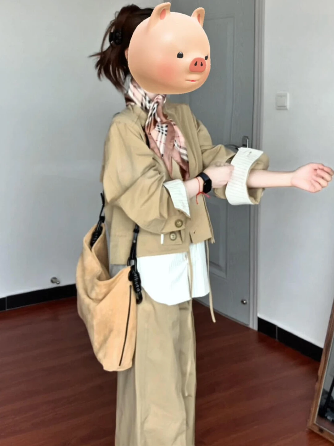 

Элегантный комплект из двух предметов: куртка цвета хаки и брюки с широкими штанинами, винтажный стиль, осенний модный наряд, брюки с высокой талией, кардиган на пуговицах