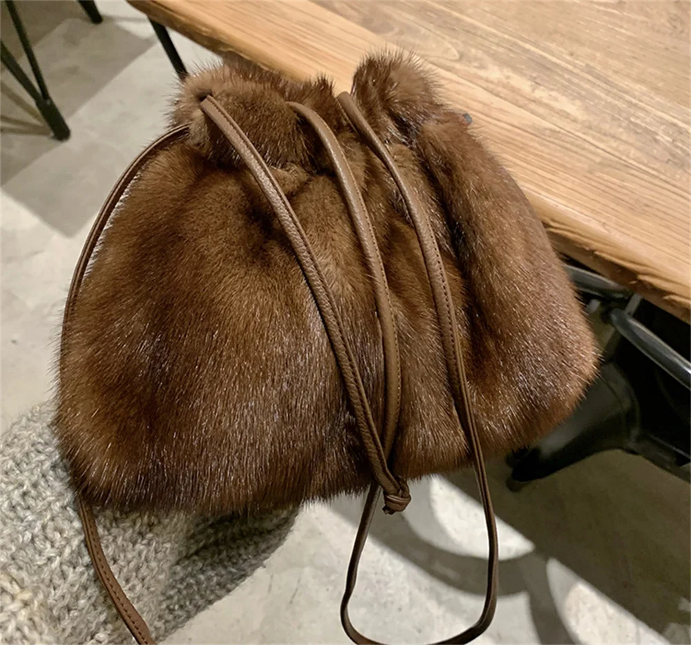 Fashion female Single-shoulder Bag Ladies Natumn Mink Drawstring Wrist Bags High-End Real Fluffy Fur Bags Women Black Mink Bag