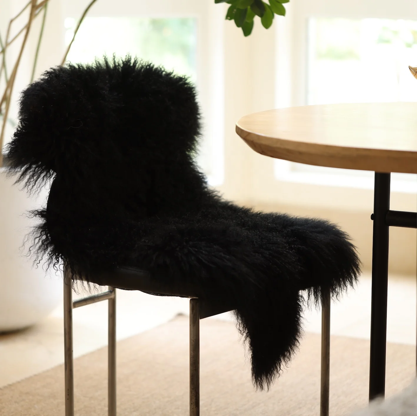 

Элегантный пушистый ковер ручной работы из натуральной монгольской овчины с градиентным окрашиванием для гостиной