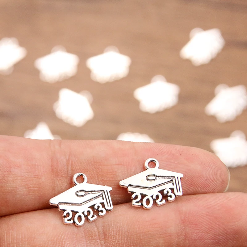 30PCS 14*18mm Metal Alloy Year 2023 2024 2025 2026 Bachelor\'s Hat Charms Graduate Pendant For Jewelry Making DIY Handmade Craft