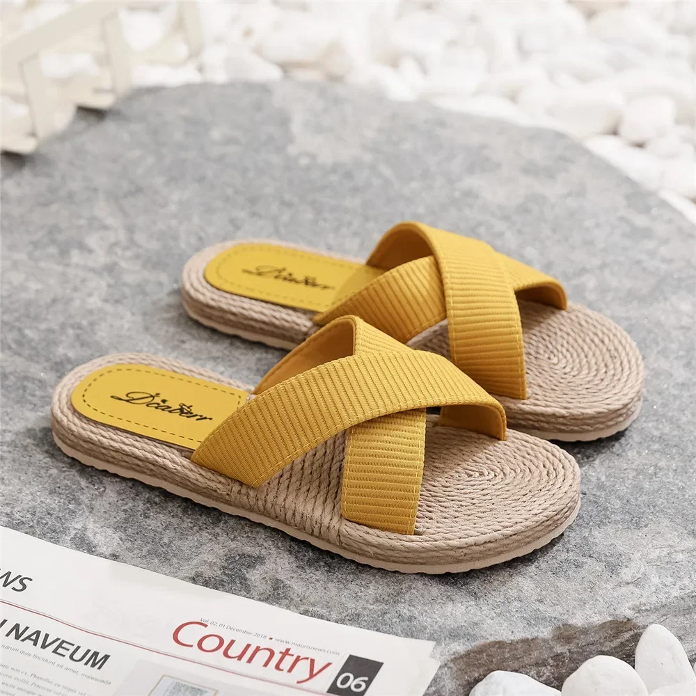 Summer Women Slippers Ladies New Light Slippers Cross Drag Handmade Straw Woven Shoes Hemp Rope Outer Wear Slippers Casual Shoes