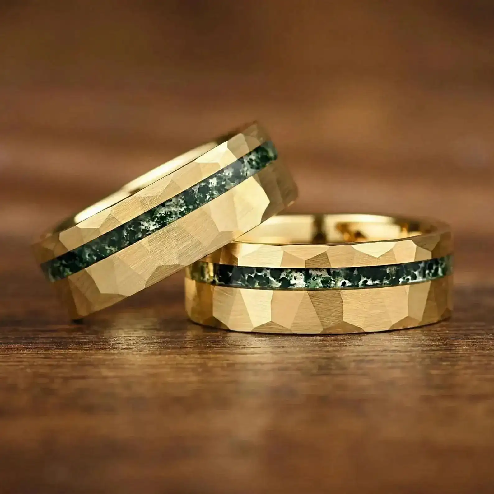 Vintage Men Stainless Steel Ring Fashion Gold Color Hammered Stripe Finish with Green Moss Inlay Rings For Men Wedding Band