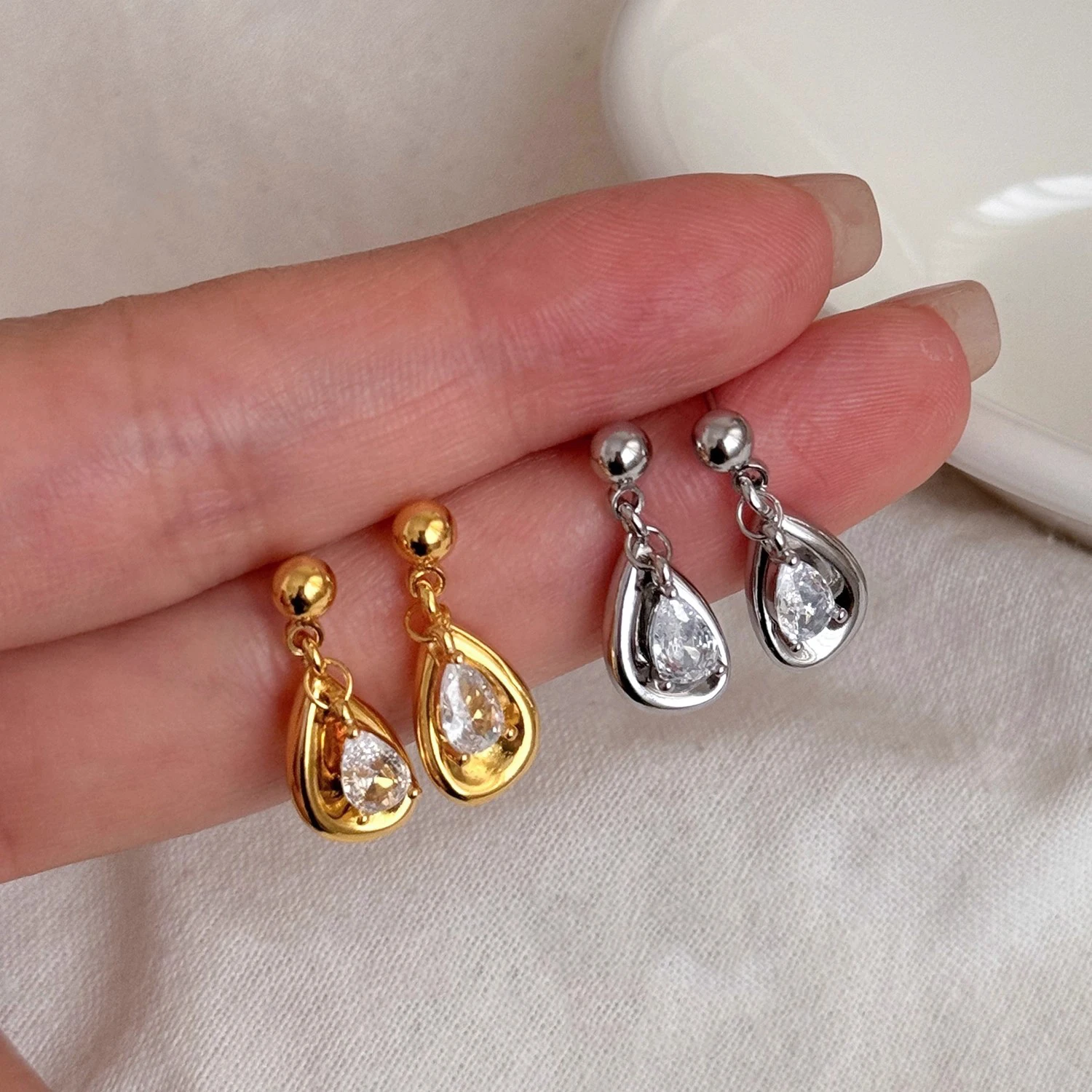 

Shiny AAA Cubic Zirconia Water Drop Earrings Daily Classic High Quality Stainless Steel Fashion Premium Jewelry Gift
