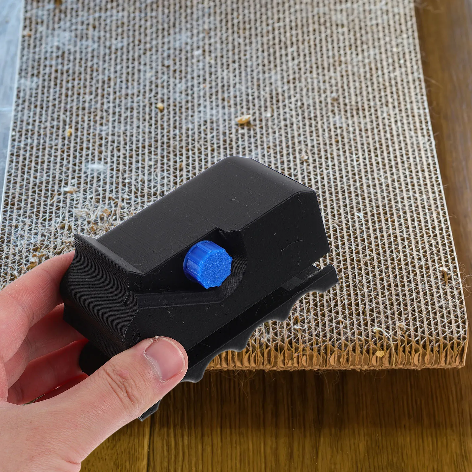 

Cat Scratching Cardboard Cutter Handheld Precision Cutting Tool Portable DIY Cat Nail Scratch Board Cardboard Cutter for Home