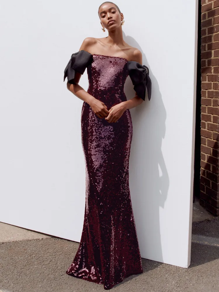 ชุดเดรสยาวสีแดงเบอร์กันดีประดับเลื่อมผูกโบว์เปิดไหล่สไตล์เซ็กซี่สำหรับผู้หญิง  งานเลี้ยงกลางคืน งานปาร์ตี้  หรูหราสง่างาม  ปี 2025