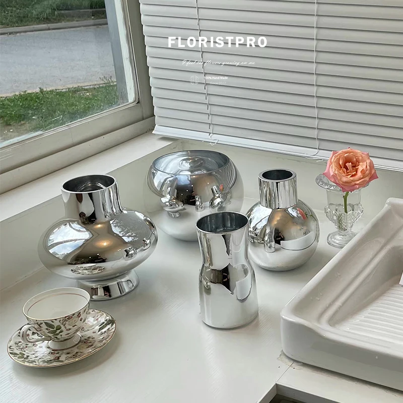 

Electroplating Creative Modern Simple Silver Tabletop Decorative Art Vase Minimalist Desktop Ornament Vaas Home Decoration