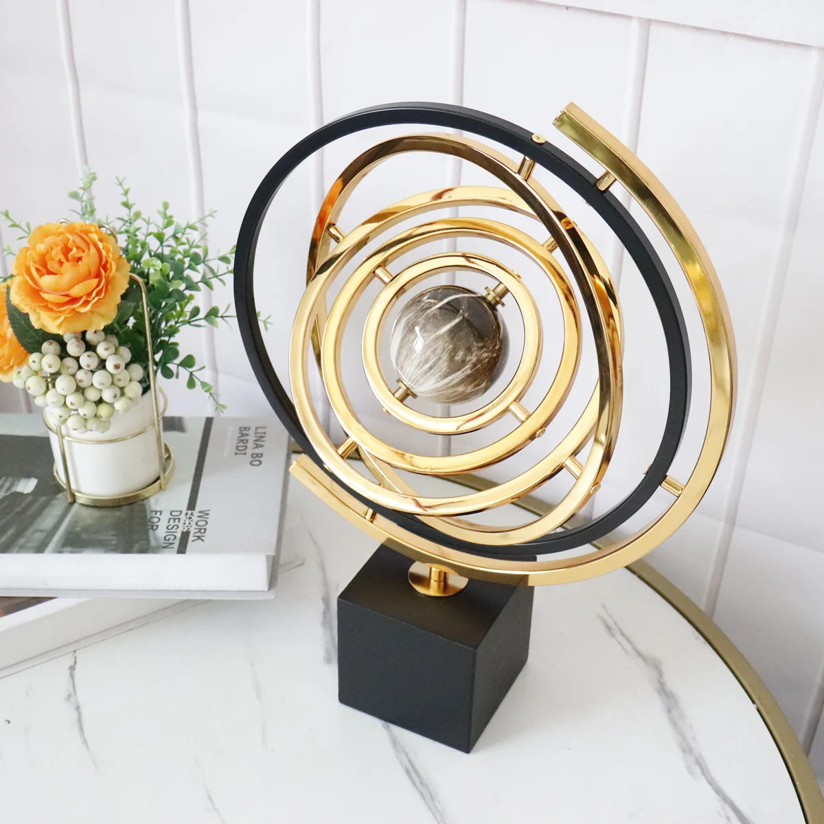 Decoración abstracta de escritorio, adorno de globo galvanizado de resina, accesorios de decoración interior para el hogar y la Oficina