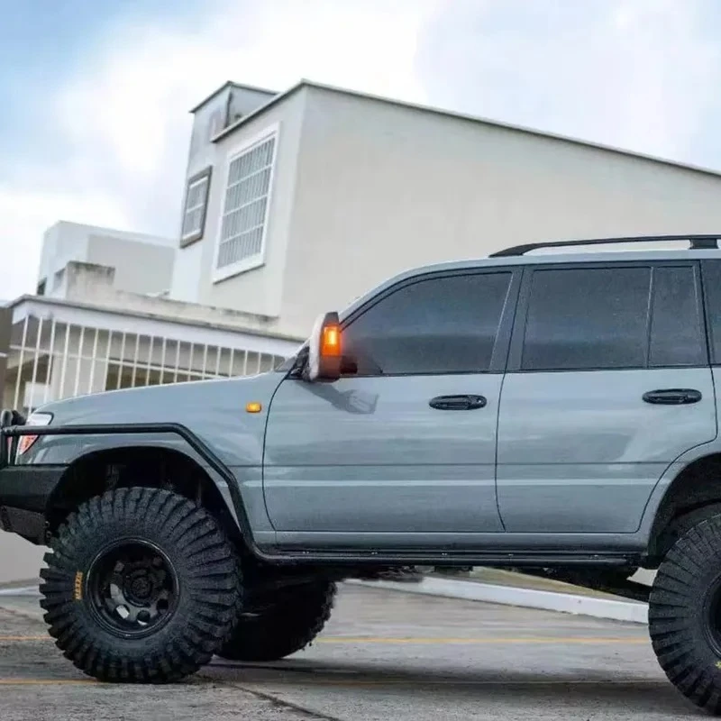 Retrofitted four-wheel drive off-road steel bumper, crash-resistant front bumper, bumper with winch and LED lights for