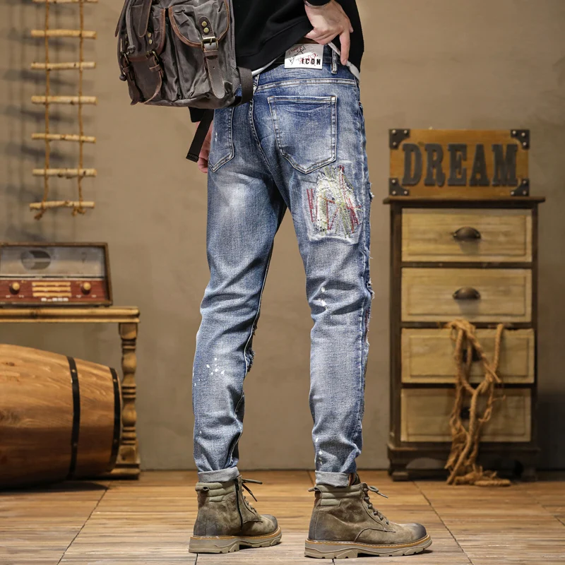 Street biker jeans da uomo di fascia alta personalizzati colore collisione splicing ricamo pantaloni da uomo piccoli pantaloni dritti