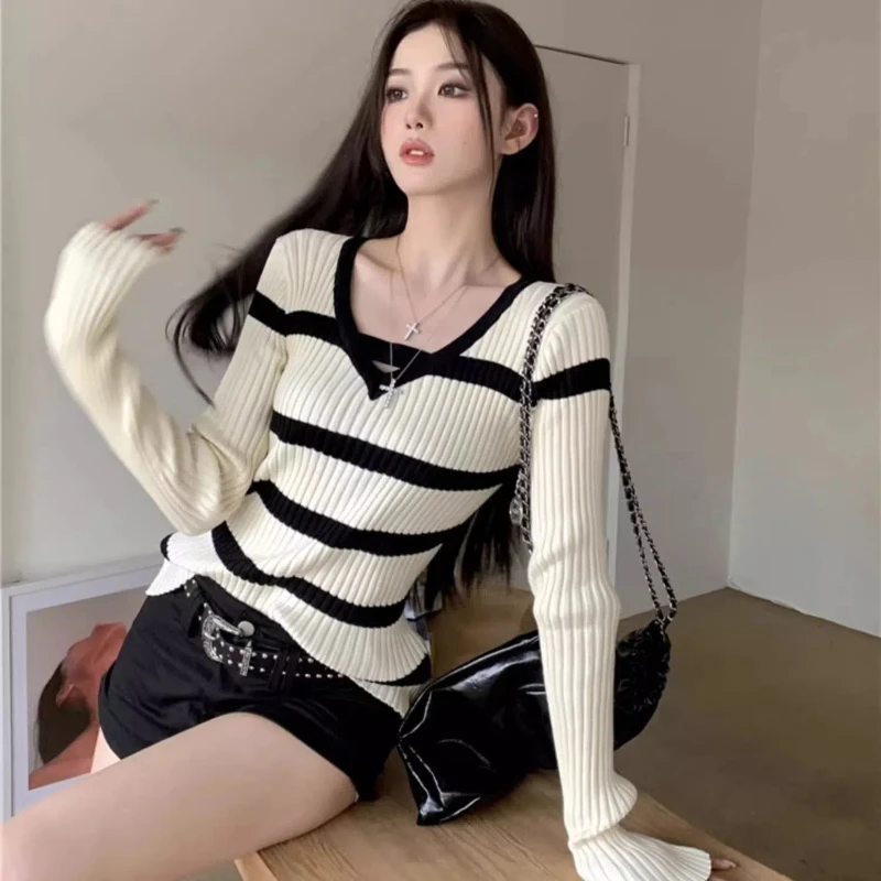 Striped Long Sleeved Knitted Sweater Women's New Lazy Style Slim Fit Base Sweater Design Sense Niche Top