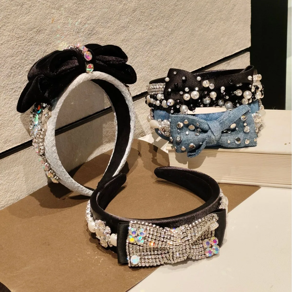 

Korean Style Fashion Pearl Diamond Bow Hairband Heavy Craft Luxury High Skull Top High-end Feel Hair Accessory