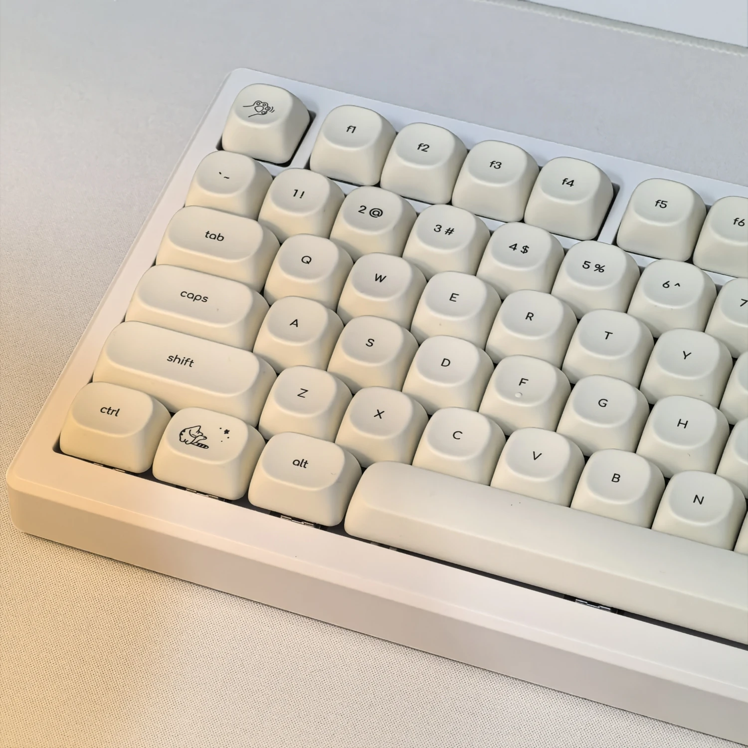 Set Tutup Tombol Lucu Kucing Putih Susu Penutup Kunci Bulat MOA Sublimasi PBT 124 Tombol Tutup Tombol Keyboard Mekanis Sederhana Anak Kucing untuk Anak Perempuan