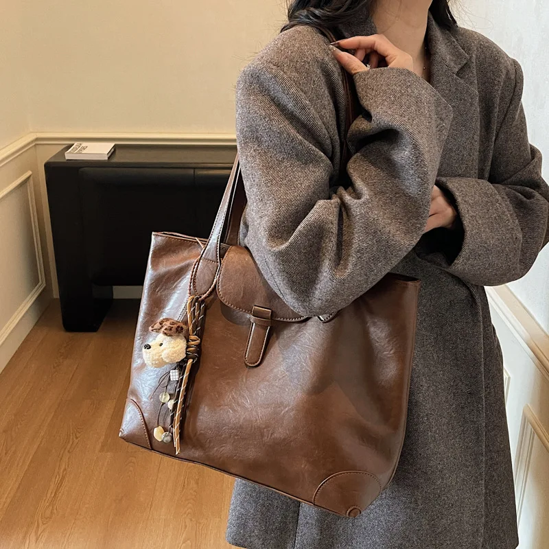

2025 A/W Large Capacity Tote Bag for Women, Vintage Style Leather Shoulder Bag for Work Commuting, Spacious & Chic