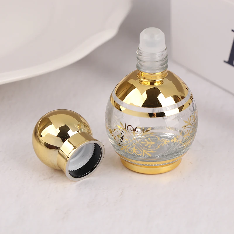 Bottiglia roll-on in oro da 15 ml Mini contenitore per olio essenziale in vetro Bottiglia di profumo portatile Bottiglia roll-on vuota in oro Modello casuale