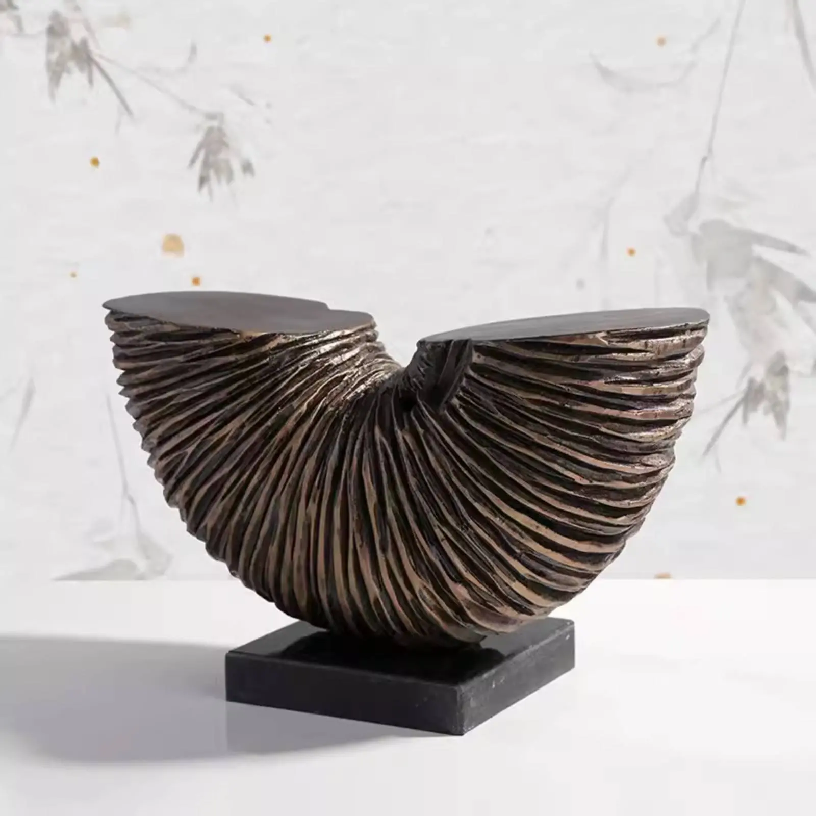 

Modern Chinese Design Ornament Luxury Half Circle Decor Modern Resin Decor Statue Elegant Home Accent Small Size for Living Room