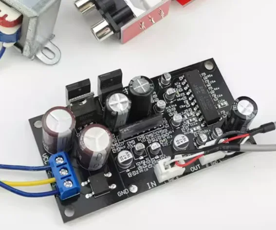 Black Vinyl Turntable Preamp Panel with JRC2150 Audio Chip for High/Low Frequency Effect Processing & MM Phono Amplification