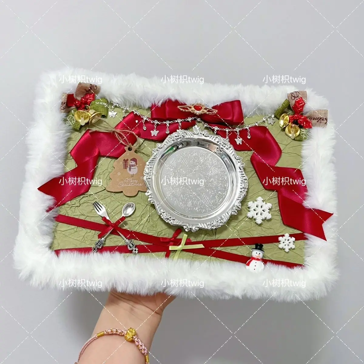 

Winter Christmas Silver dinner plate goods display Cosplay Ita Bag Accessories Badge Display Board For Ita Bag