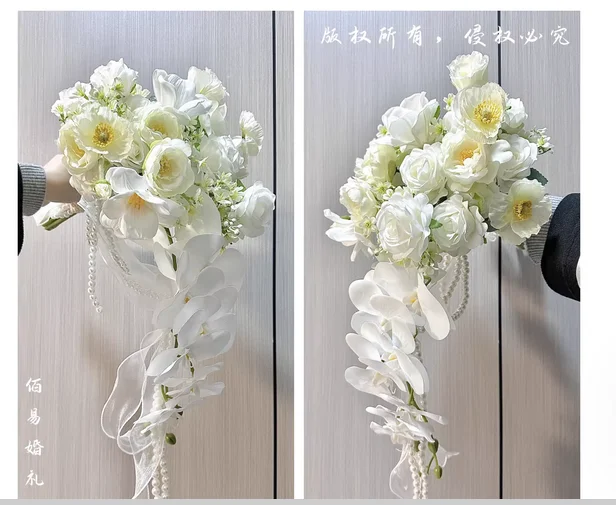 Bride's wedding holding flowers new Korea travel to shoot bouquets of water drops waterfall hot engagement simulation flower gir