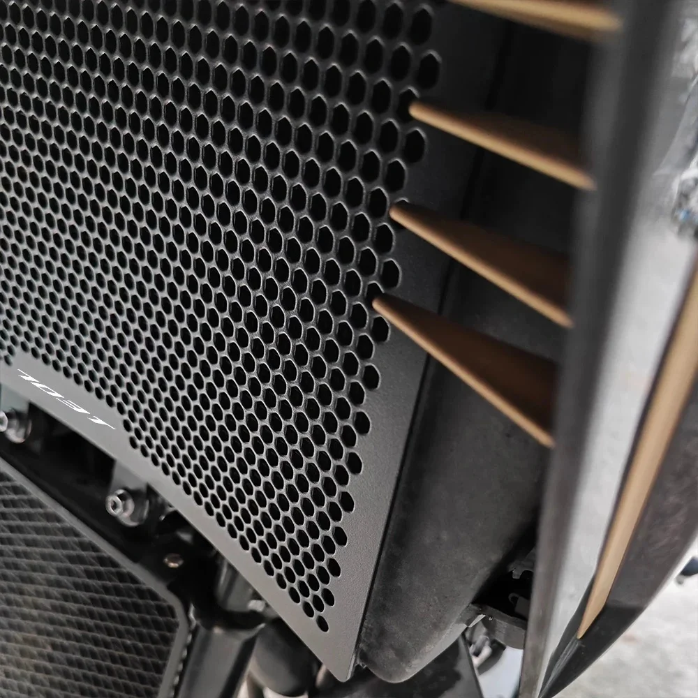 High-quality, non-destructive radiator guard for ZONTES 703RR, 703T, and 703R; protects against sand and debris.