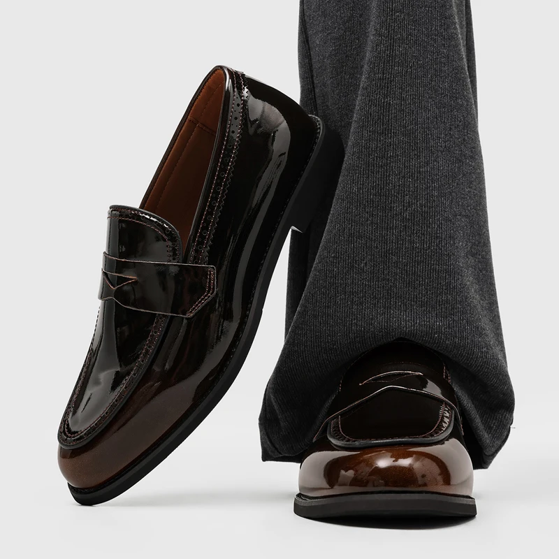 Mirror Men Loafers with Triangular Embossed Decoration Simple Elegant Suitable for Commuting Leisure