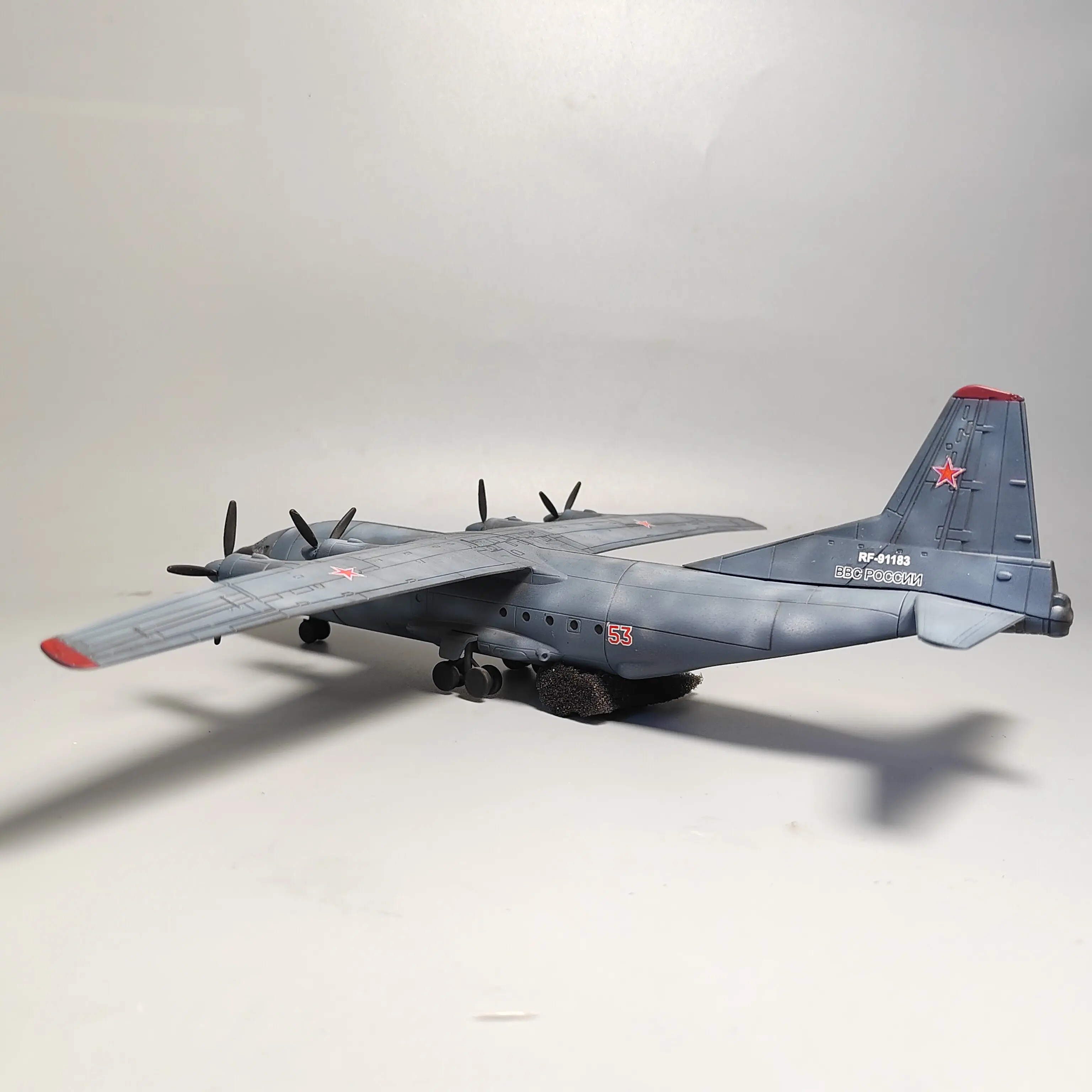 1/144 Scale Russian Air Force Antonov An-12 AN12 Transport Aircraft Plastic Model Plane For Static Decoration Souvenir Airplane