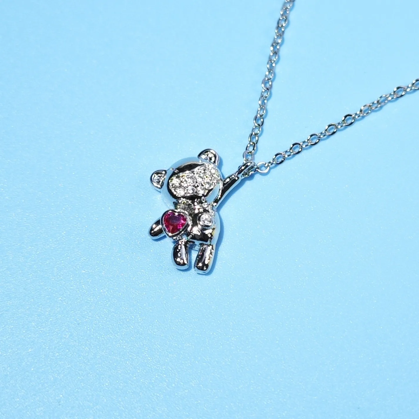 

Fashion European and American Niche Cartoon Cute Clavicle Chain Zircon Love Peach Heart Bear Pendant Necklace