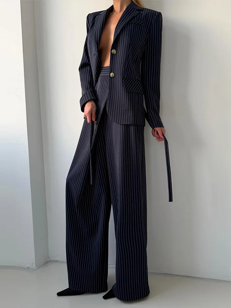 Elegantes gestreiftes Damen-Hosen-Set: Rückenfreier Blazer mit Revers und Taschen, Langarm, Einreiher, Weite Hose – Frühlingsoutfits 2026