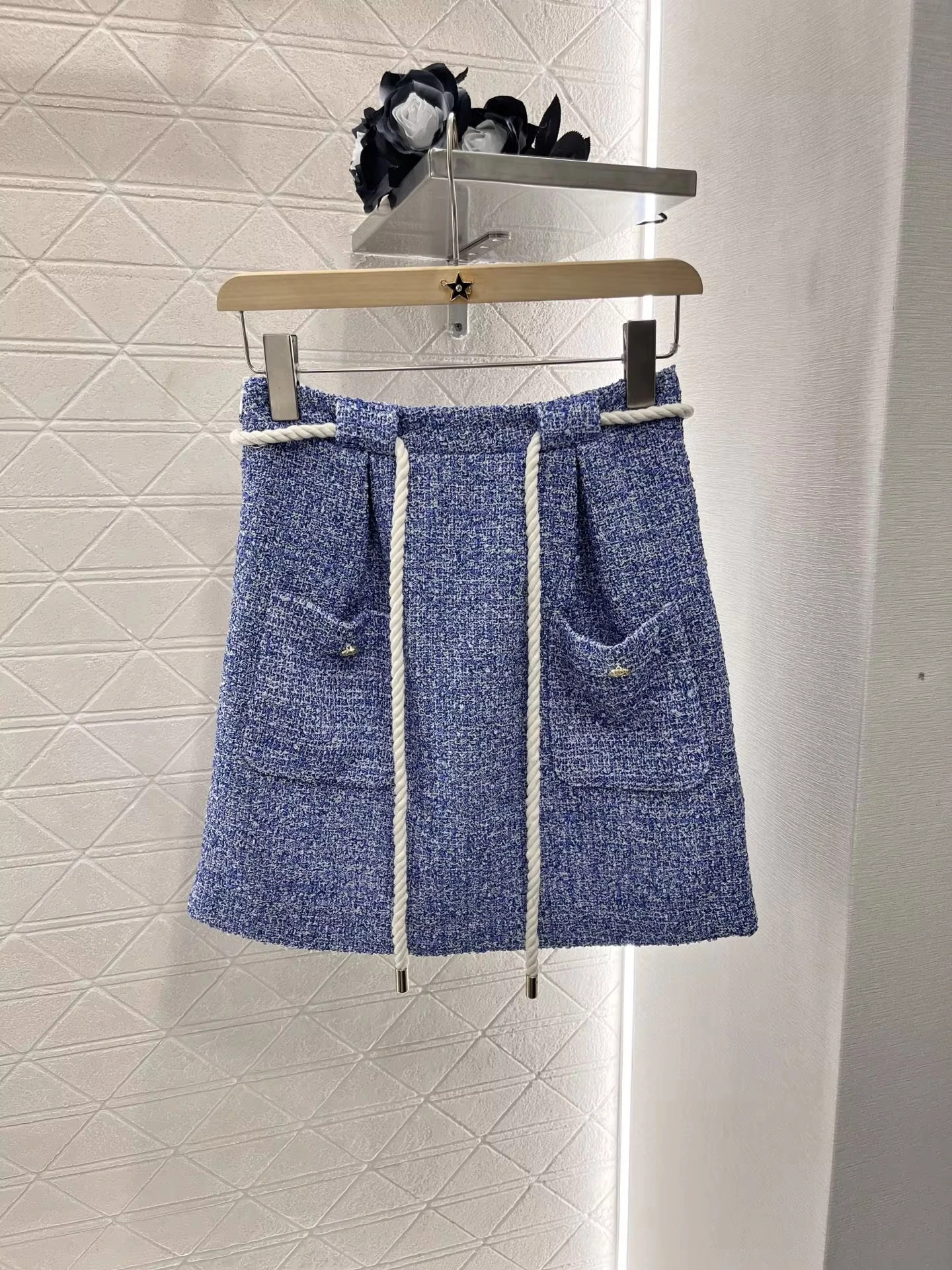

Designer Brand 2025 Spring/Summer New Woolen High Waist Half Skirt