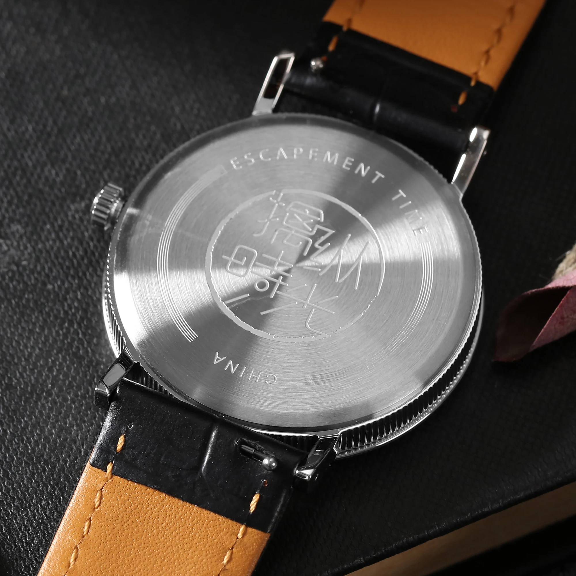 【Escapement Time】 Quarzwerkuhr, 38,5 mm Gehäuse, wasserdicht, 50 m, blauer Hand zur Wärmebehandlung – Detail 10