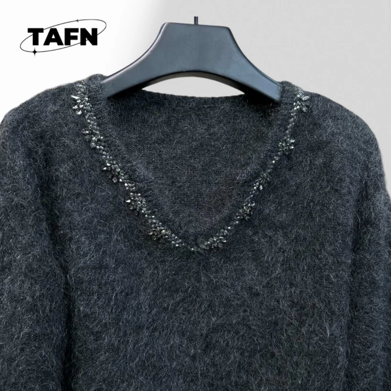 25 Popularnych Europejskich i Amerykańskich Kaszmirowych Termicznych i Wiatroodpornych Swetrów Casual z Dekoltem w Serek, Stylowych, Prostych i Uniwersalnych A25214