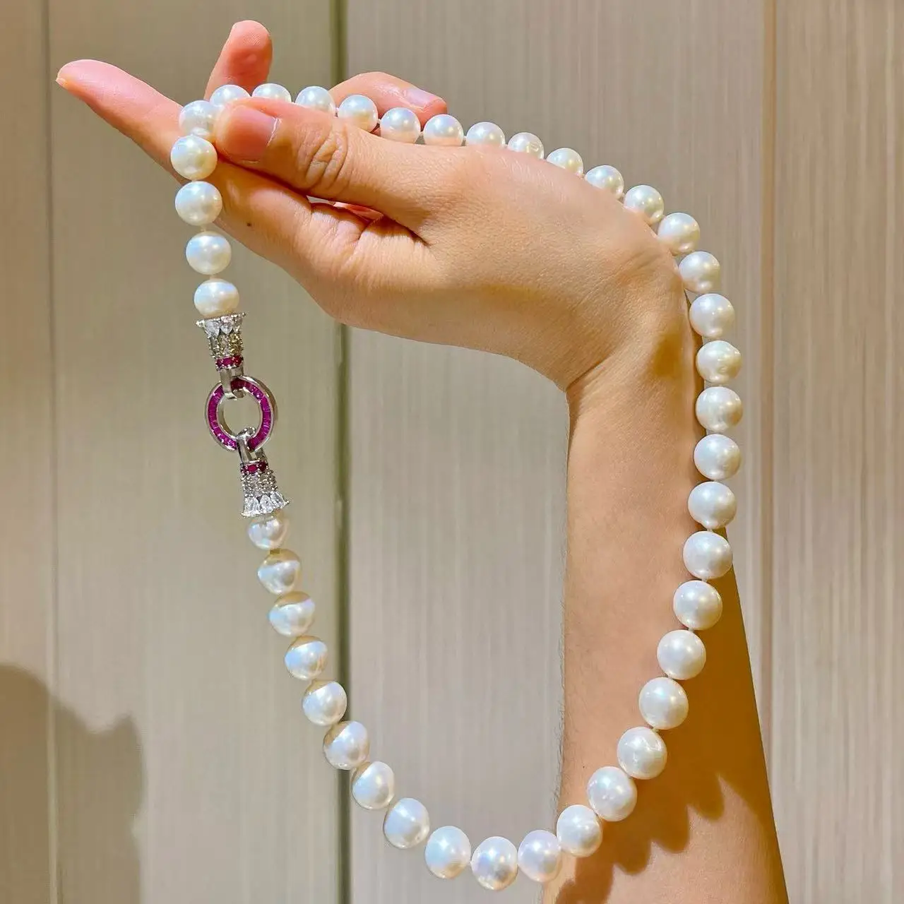 Everyday Elegance: 9-10mm Natural Freshwater Pearl Choker, High-Gloss Classic Strand, Versatile Layering Essential for Women