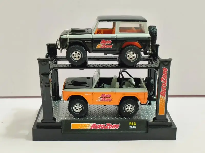 M2 machines 1/64 AUTO Zone Series Ford two-car version with metal frame Collection of die cast alloy trolley model ornaments