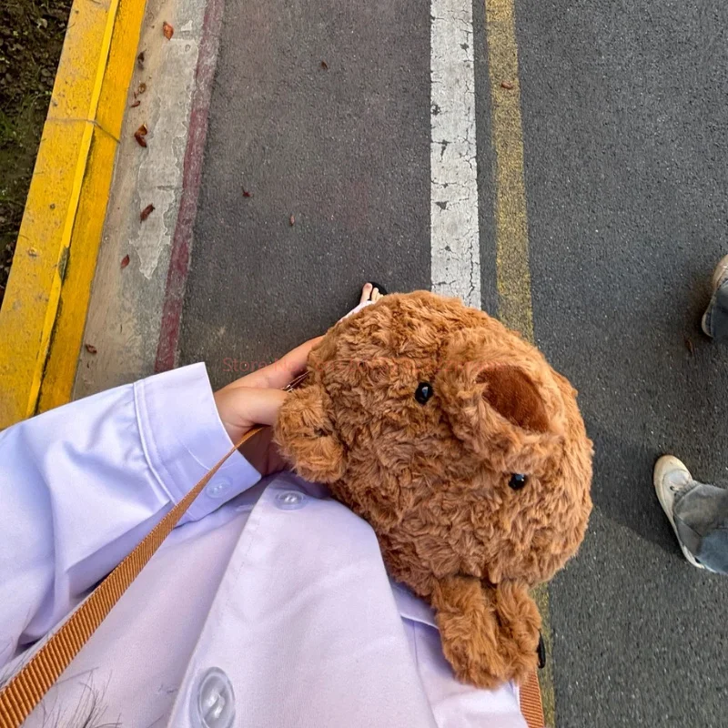 Bolso bandolera de peluche con diseño de oso de Barcelona, lindo y esponjoso, bolso de hombro informal para niñas, para uso diario.