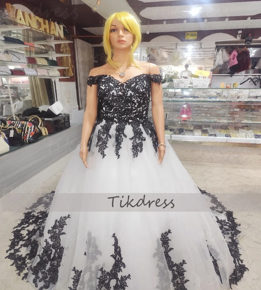 Vestido de novia gótico blanco y negro 2025, vestido de novia de tul con hombros descubiertos, vestido de novia Gatsby de encaje para jardín personalizado