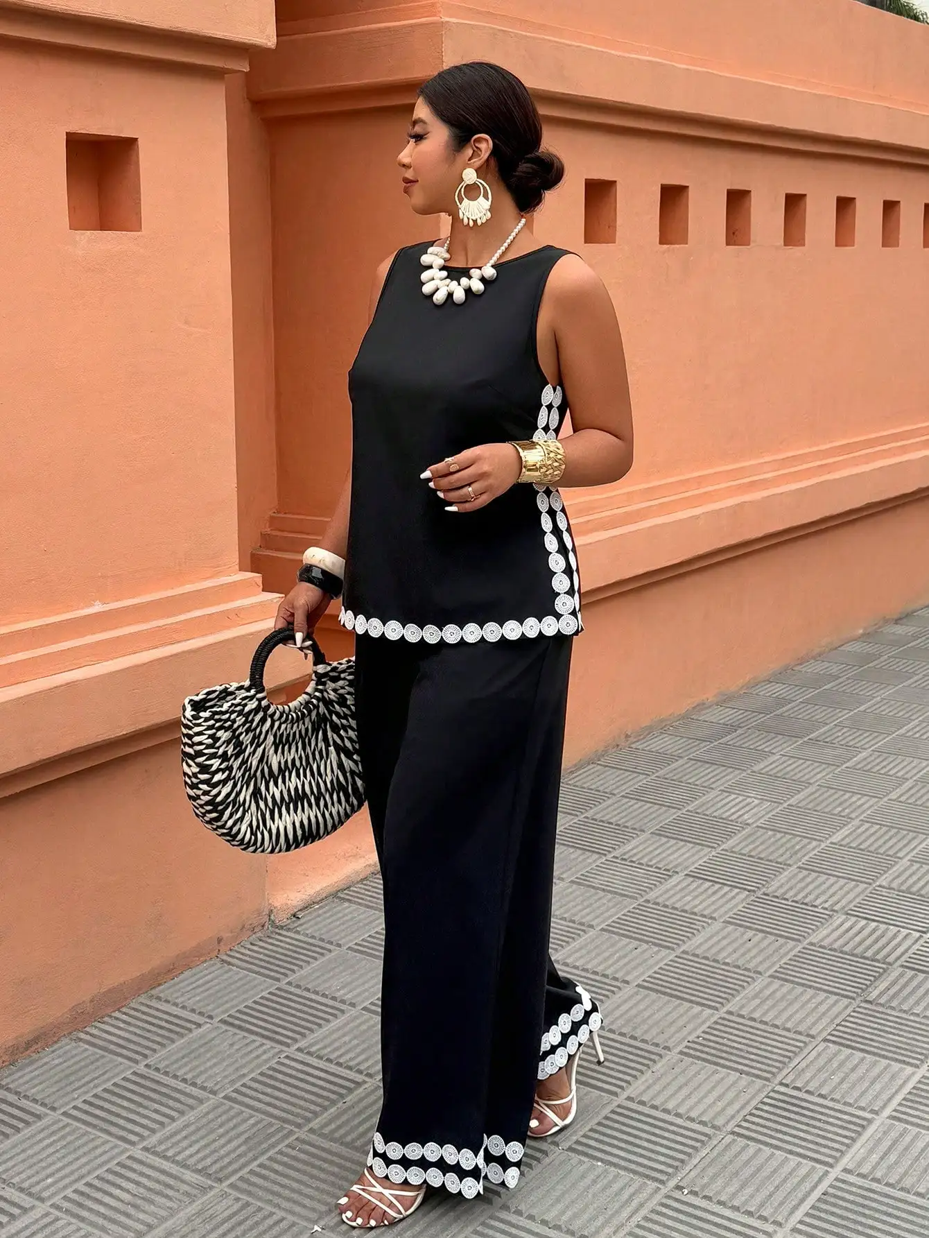 

Black Sleeveless Wide Leg Pants Set With White Trim Casual Vacation Outfit