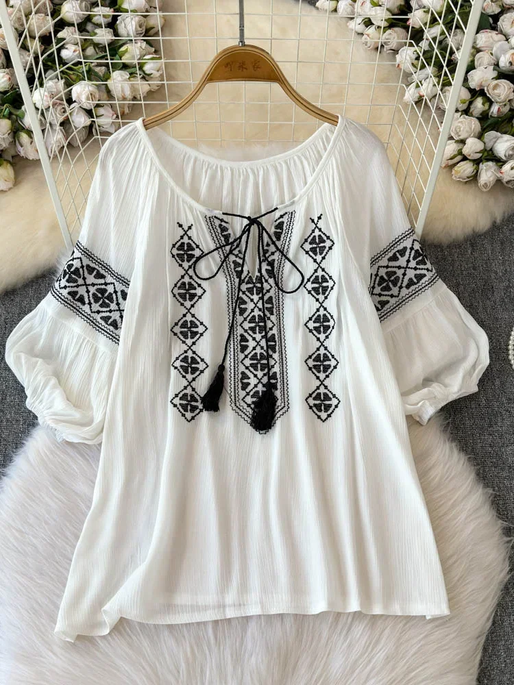 Women's Autumn Blouse Vintage Ethnic Style Top Embroidered Travel Long Sleeved Shirt Cotton and Linen Top 2024 New Item BL033