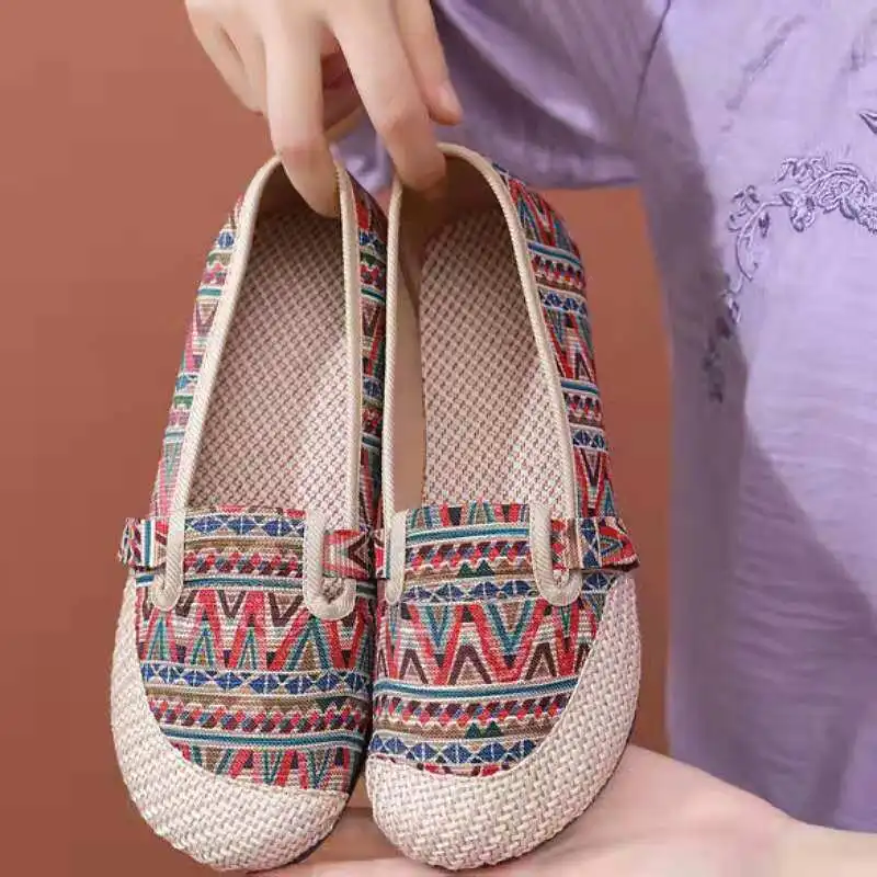 Beijing Ladies Canvas Work Shoes Anti-Slip Soft Bottom Cow Tendon Sole Mom Single Shoes Traditional Cloth Shoes Casual Style