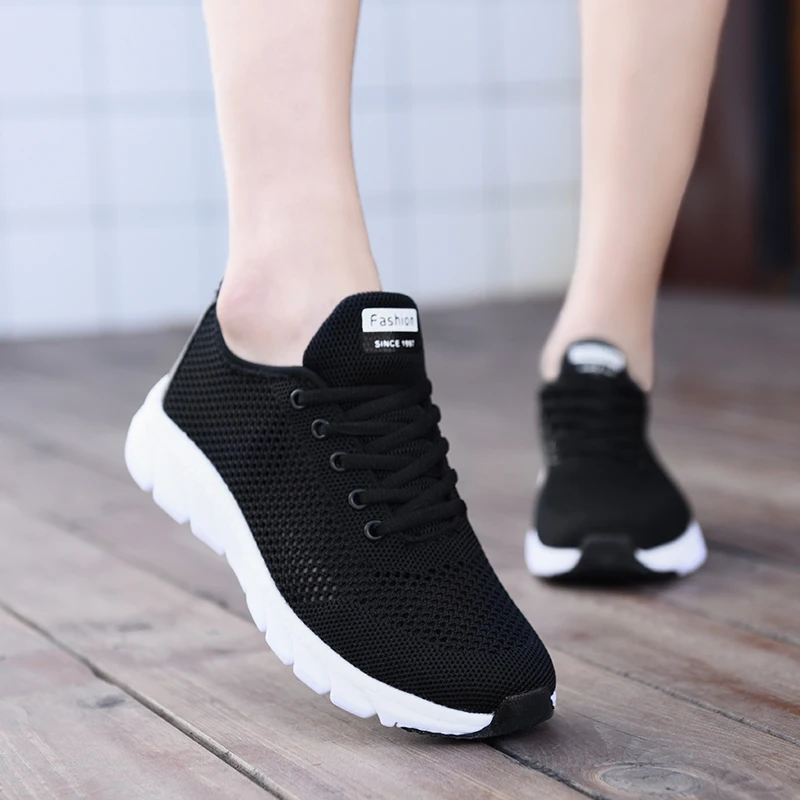 2022 Summer New Ladies Sneakers Breathable Lightweight Outdoor Running Sneakers Ladies Solid Color Tennis Ladies Casual Shoes