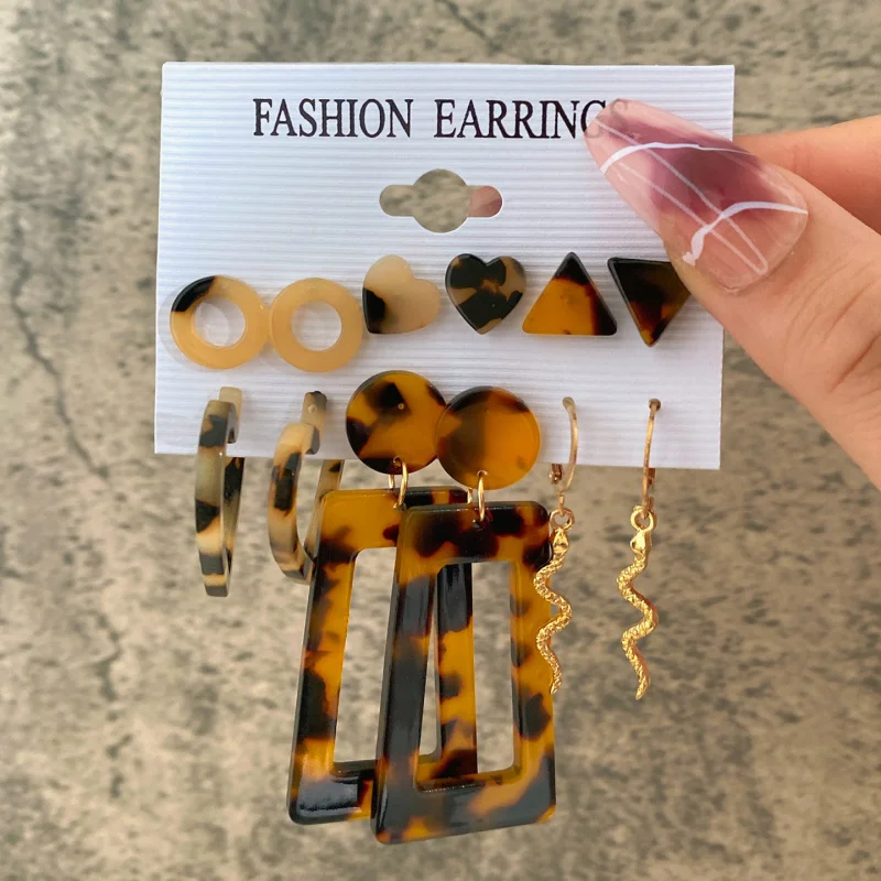 

NEW CHARM WOMAN Plate Earring Set Retro, Simple, Personalized, Versatile, Snake Earrings, Heart-Shaped Earrings for Women