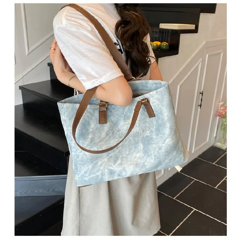 

Women's Handbag Made Of Jasmine-Patterned Leather Boasting High-End Brussels Commuter Lasting Spacious Style