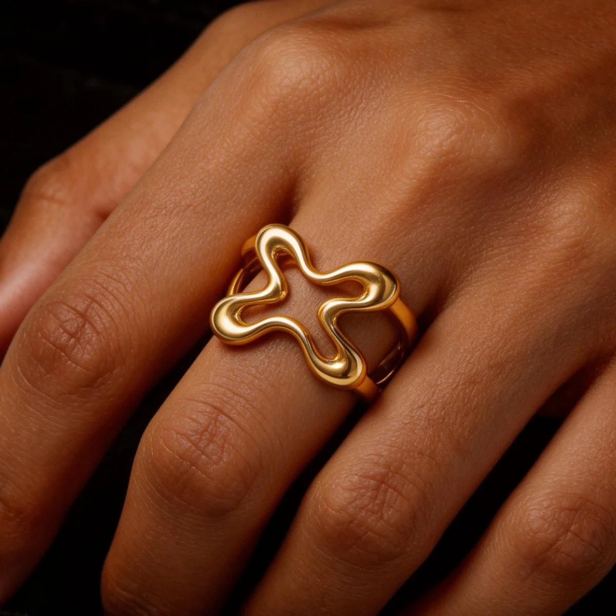 Minimalist Simple Abstract Blossom Flower Rings for Women Men Gold Plated Sliver Color Copper Metal Ring Suitable for Vacation