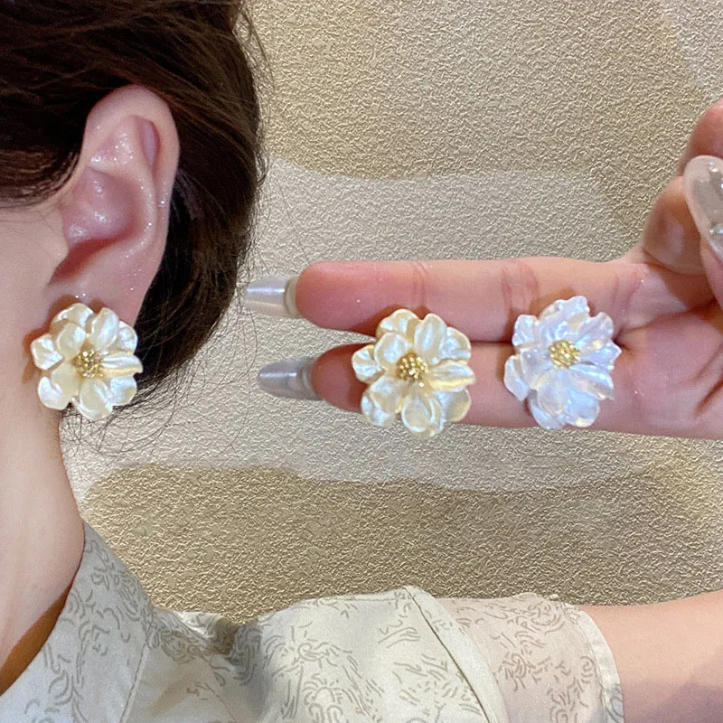 Elegant White Flower Stud Earrings Golden Stamen for Women Big Double Layer Gardenia Earrings Party Trendy Temperament Jewelry