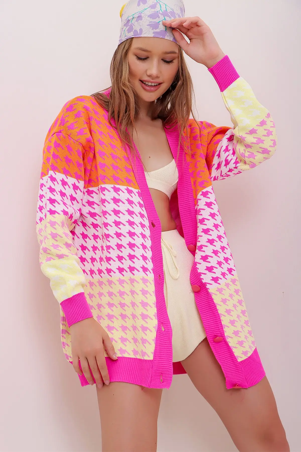 Wanita Fuchsia V Leher Tombol Depan Pola Kaki Gagak Kebesaran Musiman Pakaian Rajut Kardigan ALC-X7023