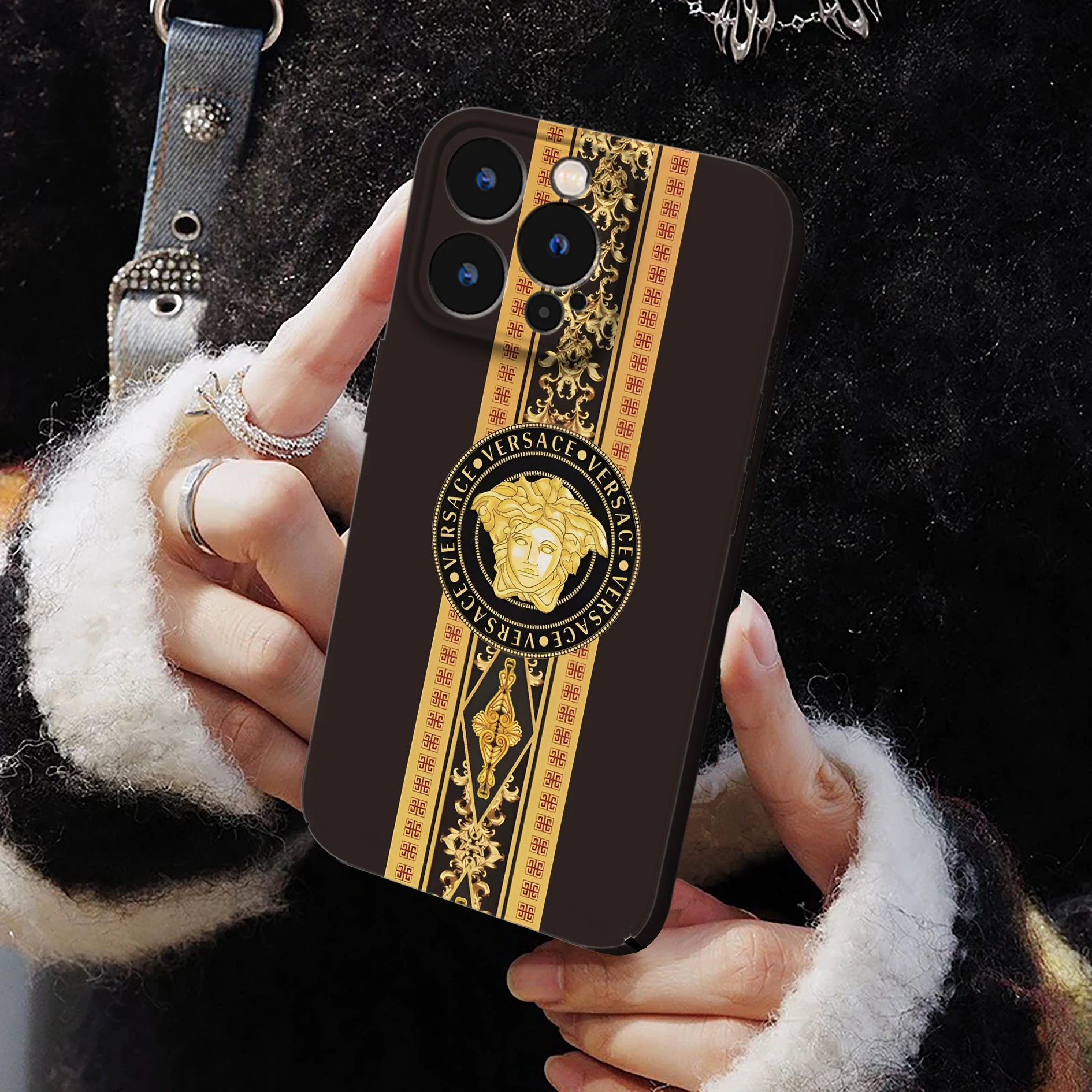 Fashion Phone Cases For iPhone 16 15 14 13 12 11Pro Max XR X XS 12Mini 14 15 16 Puls Hard Case Phone v-Versace