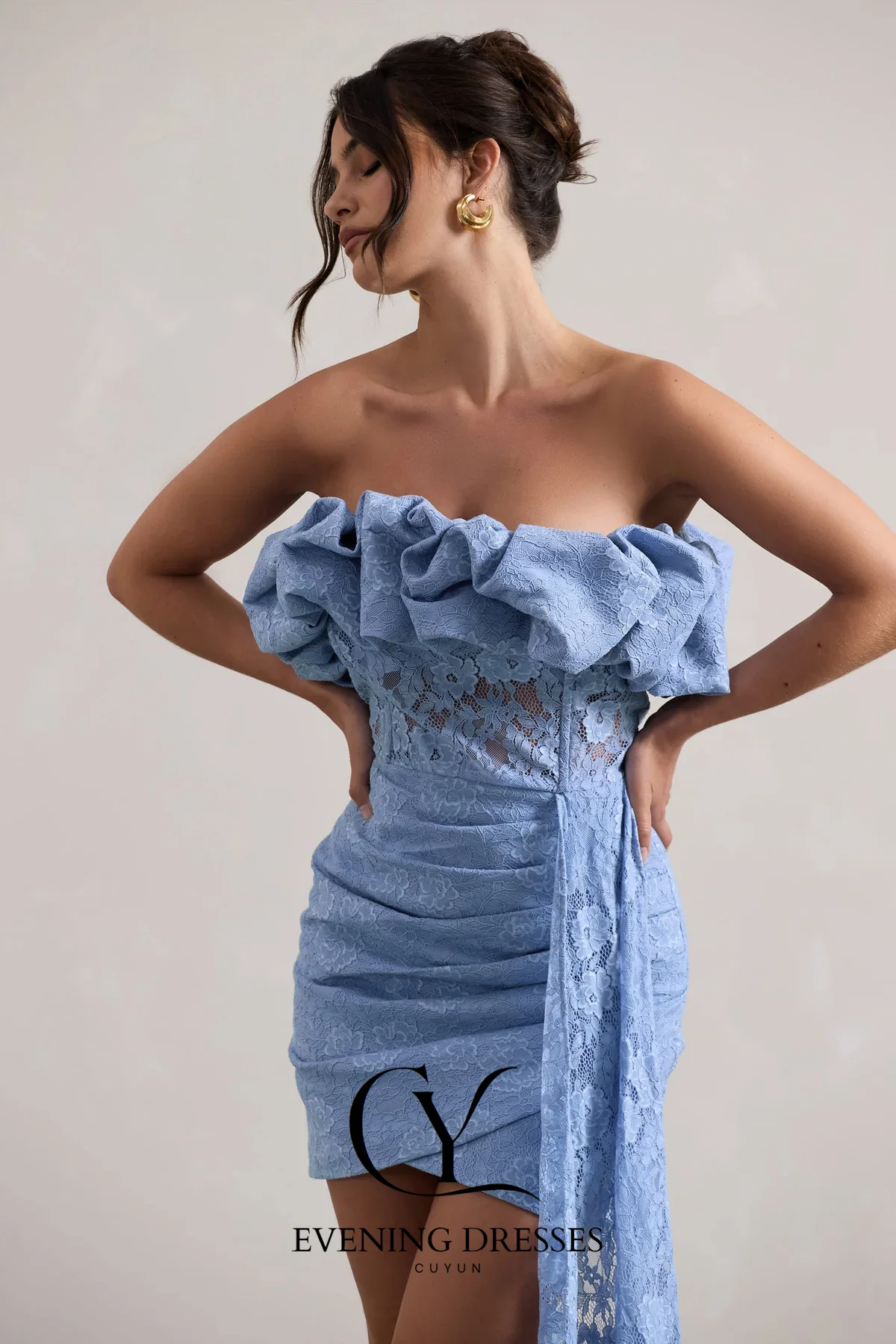فستان CUYUN الأزرق للنساء لحفلات أعياد الميلاد الصغيرة مطوي بدون حمالات فستان حفلات مخصص قصير لحفلات العودة للوطن فستان كوكتيل