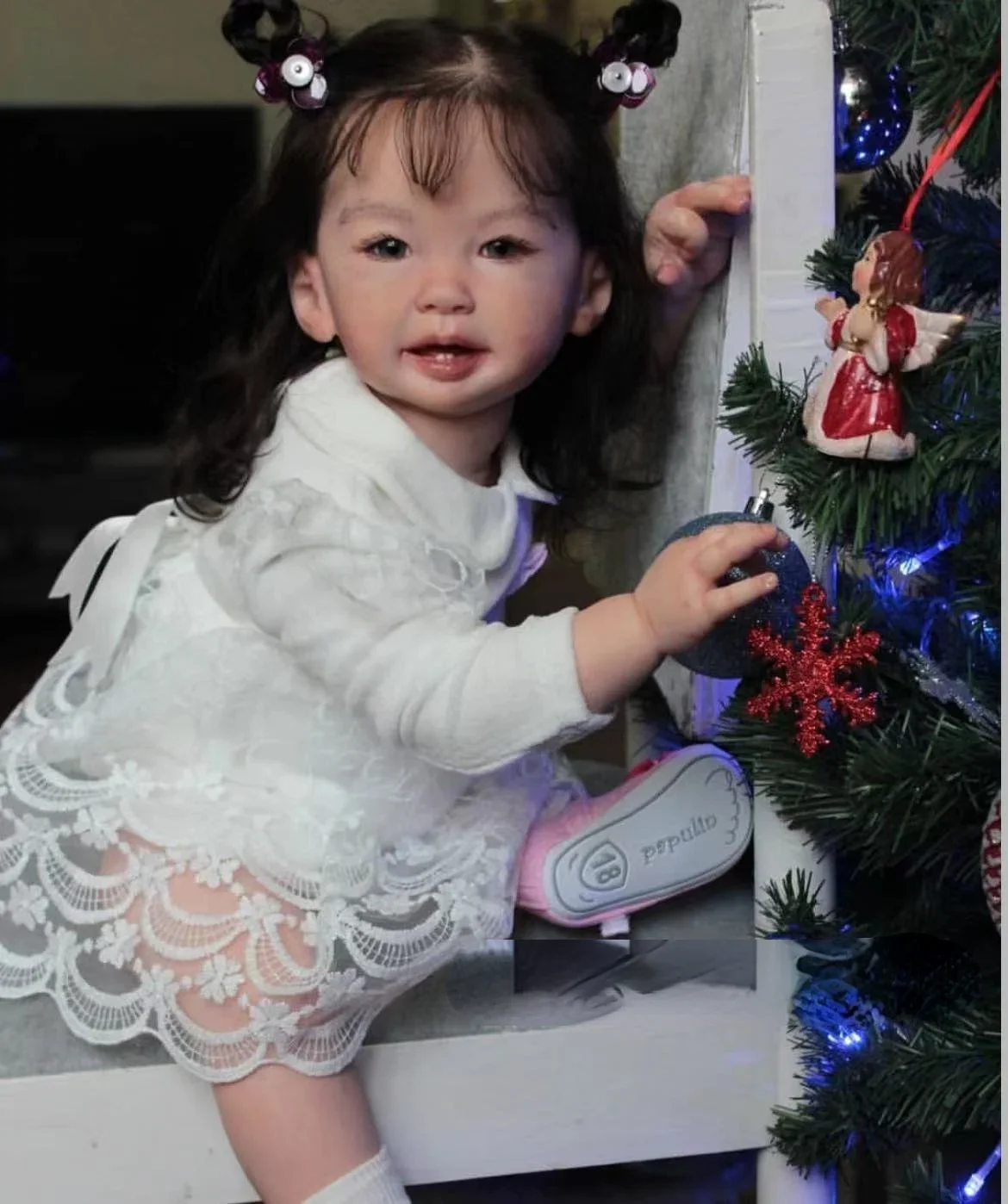 St.Store Aangepaste Limited Supply 28 inch Reborn Baby Teegan met handgeworteld zwart haar Echte foto's Al klaar pop