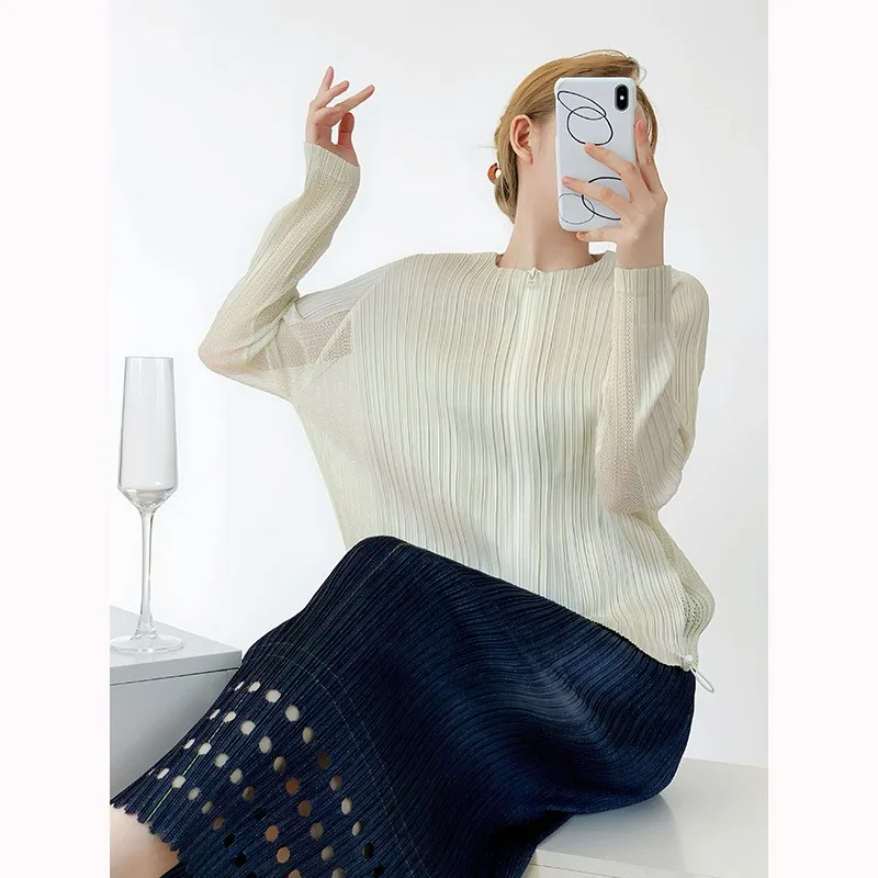 Miyake Geplooide Bovenkleding Ronde Hals Damesjassen Buitenste Mesh Splitsen Korte Rits Zonbescherming Jas Ademende Top Vrouwelijke