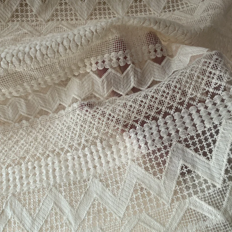 

Французское кружево шириной 130 см с абстрактной геометрической волнистой полоской, сетчатое свадебное платье, хлопковая ткань с вышивкой SC014