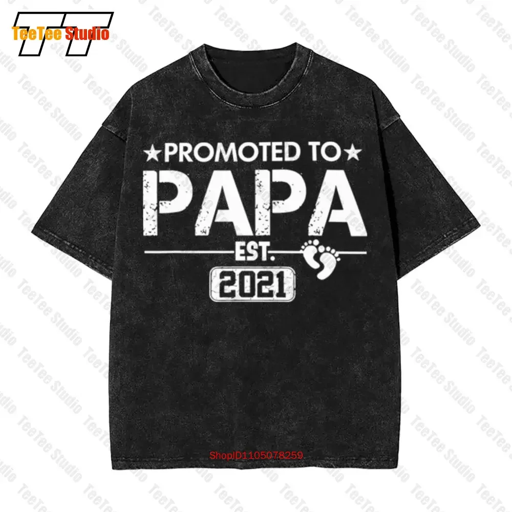 Mens Promoted To Papa First Time Fathers Dad Gift  Oversized T-Shirt R85I